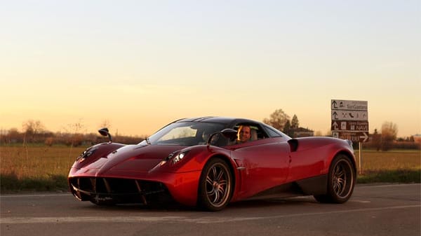 Wieder nahm man sich dort viel Zeit, um den Huayra als zweites Fahrzeug in der noch jungen Unternehmens-Geschichte zu perfektionieren. Das hat sich gelohnt, denn der Pagani ist in vielen Aspekten überragend.