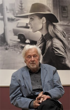 Rössler wurde am 6. Januar 1926 in Leipzig geboren. Ab 1947 studierte er dort an der Hochschule für Grafik und Buchkunst. Seit 1951 arbeitete er freiberuflich als Mode-, Reportage- und Werbefotograf.