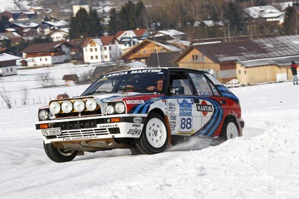 Eines der bekanntesten Rallye-Autos ist der Lancia Delta HF Integrale. Rallye-Legende Juha Kankkunen feierte mit dem Wagen zwei WM-Titel.