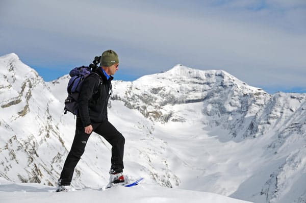 Nationalpark-Ranger Konrad Mariacher beim Schneeschuhwandern am Berg Schareck (Nationalpark Hohe Tauern).