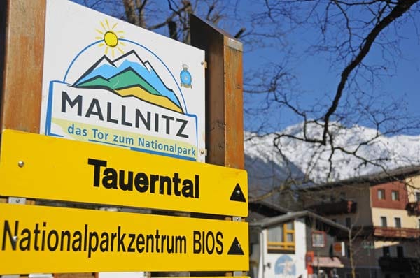 Mallnitz (Kärnten): Schilder Tauerntal und Nationalparkzentrum.