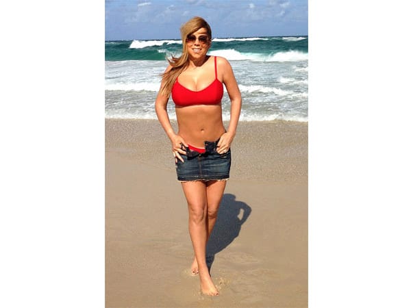 Wow! Mariah Carey sieht in ihrem roten Bikini einfach umwerfend aus. Auch der ultrakurze Jeans-Mini steht ihr sehr gut. Diesen sexy Urlaubsgruß schickte die Popdiva ihren Fans von der australischen Goldküste über "Instagram".