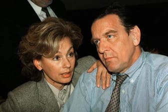 Von 1984 bis 1997 war der spätere Bundeskanzler Gerhard Schröder in dritter Ehe mit Hiltrud verheiratet.