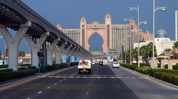 Das Atlantis Dubai befindet sich an der Spitze von The Palm Jumeirah. Wie ein majestätisches Tor erhebt sich das Hotel auf der künstlich angelegten Insel. Es zählt seit 2008 zu einem der Wahrzeichen Dubais.