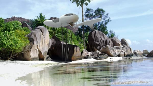 Das "Jungle House" an einem Tropenstrand