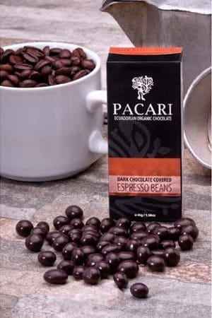 Direkt aus der Heimat der Kakaobohnen stammen die Schokoladen von Pacari. Die ecuadorianische Marke ist berühmt für die aktuell angesagten Raw Chocolates.