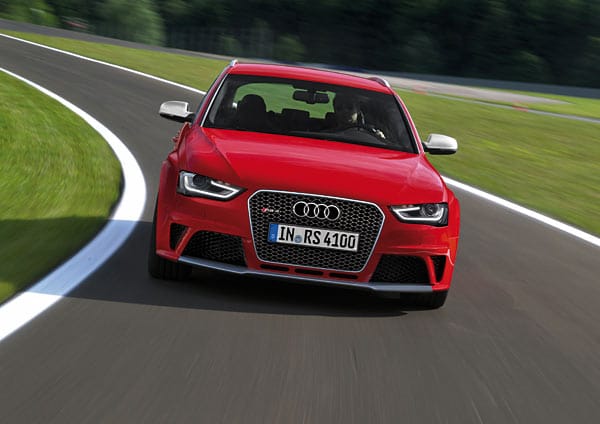 Gegen Aufpreis gibt es das Sportfahrwerk plus inklusiver einstellbarer Dynamic Ride Control. Damit schafft der Audi den Spagat zwischen humanem Langstreckenkomfort und sehr straffer Einstellung für die Rennstrecke.