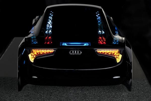OLED ist die Lichttechnik der näheren Auto-Zukunft.