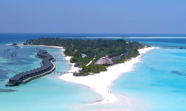 "Kuredu Island Resort & Spa"***+ / Laviyani Atoll: Das Lhaviyani Atoll ist bekannt für seine artenreiche Unterwasserwelt und damit die perfekte Basis für Tauch- und Schnorchelabenteuer.