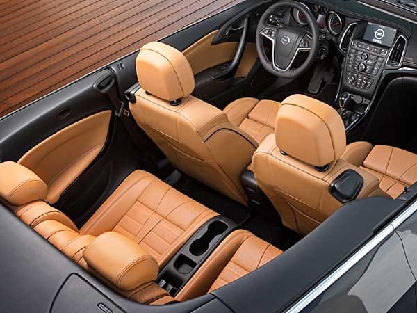 Opel Cascada: Open-Air für vier Insassen. Die Preise starten bei 25.945 Euro.