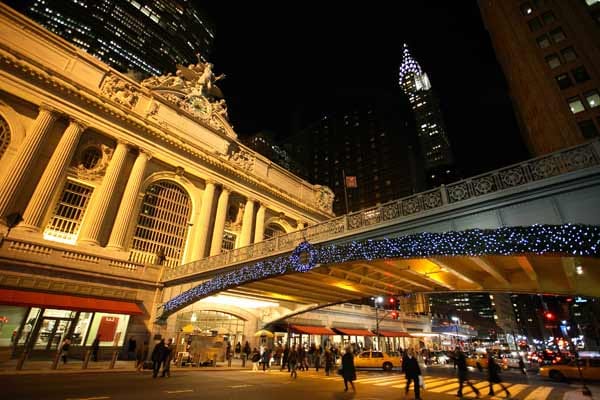 In diesem Jahr feiert einer der schönsten und bekanntesten Bahnhöfe der Welt seinen hundertsten Geburtstag: die Grand Central Station in New York.