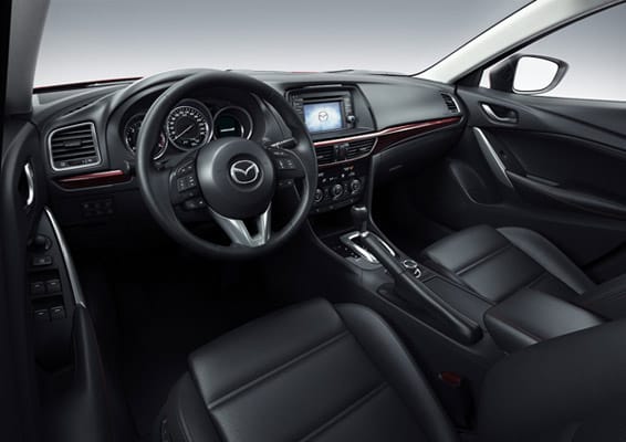 Blick ins Cockpit des neuen Mazda6.