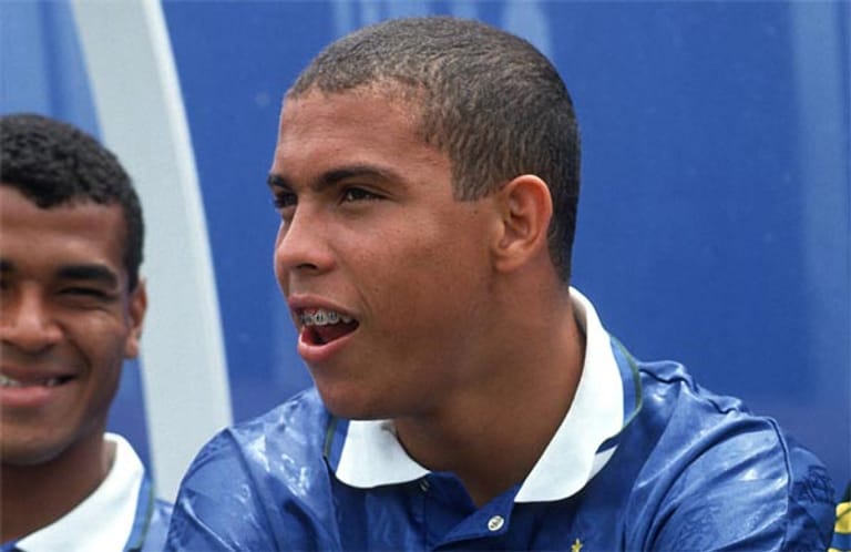 1994 hat Ralf Rangnick ein besonderes Talent im Visier: In Brasilien beobachtet der VfB-Jugendtrainer einen aufstrebenden 17-Jährigen. Doch Ronaldo soll vier Millionen Euro Ablöse kosten. Das ist den Stuttgartern zu viel, Ronaldo geht nach Eindhoven und startet dort seine überaus erfolgreiche Karriere.