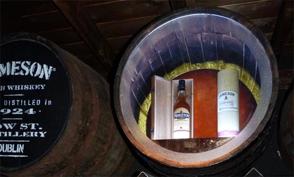 Bei einem Irland-Besuch sollte man auch die Jameson-Destillery besuchen, in der Besucher dem samtigen Aroma des irischen Whiskeys auf den Grund gehen können.