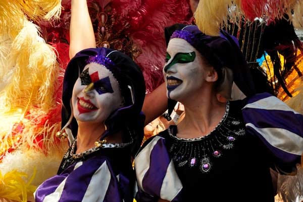 Unkonventionell findet in Kopenhagen der Karneval an Pfingsten vom 17. bis 19. Mai 2013 statt. Wenn Deutschlands Jecken ihre Pappnasen längst wieder im Schrank versteckt haben, feiern die Dänen bei Samba, Salsa und afrikanischen Rhythmen.