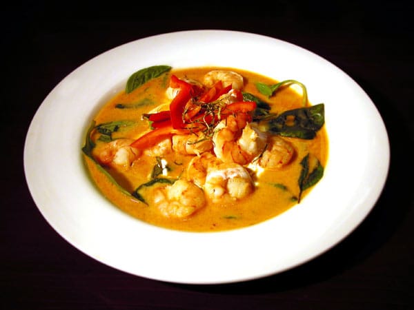 Curry-Gerichte mit Meeresfrüchten oder verschiedenen Fleischsorten und frischem Gemüse sind in Vietnam sehr beliebt. Auch die Kokosmilch darf in keinem guten Curry-Gericht fehlen.
