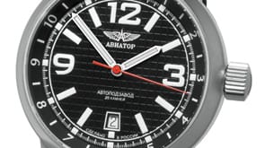 Das schnörkellose schwarze Zifferblatt der Aviator Automatik A misst 42 Millimeter. Zu haben ist dieses Modell für 420 Euro.