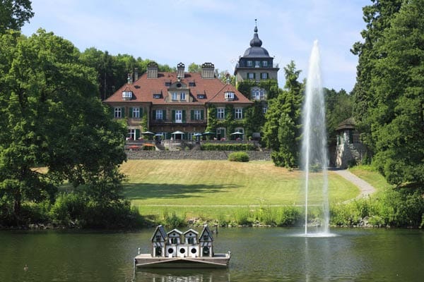 1991 wechselte Müller ins Schlosshotel Lerbach in Bergisch Gladbach, wo 1997 der dritte Stern des Guide Michelin folgte.