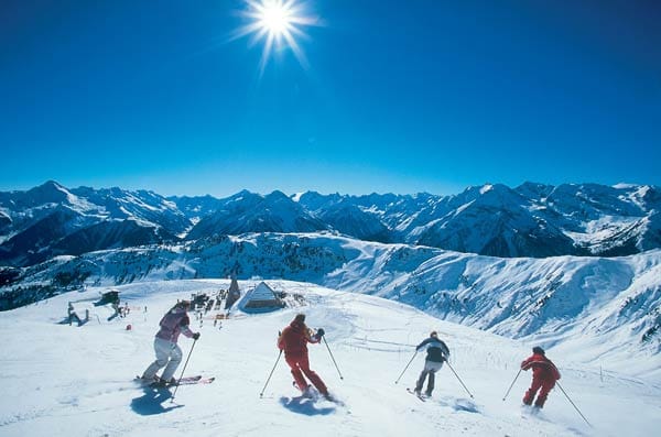 Profi-Skifahrer können im Skigebiet Mayrhofen ihr Können so richtig unter Beweis stellen. Abwechslungsreiche und lange Abfahrten warten darauf, bezwungen zu werden. Auf schön breiten Pisten kann man bis an seine Grenzen carven.