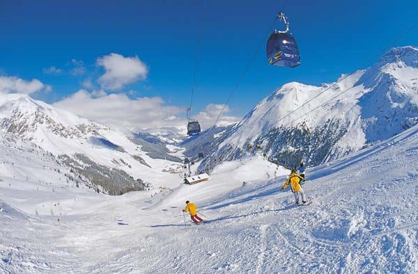 Der Hintertuxer Gletscher bietet das ganze Jahr über Schneevergnügen und ist Österreichs einziges Ganzjahres-Skigebiet.