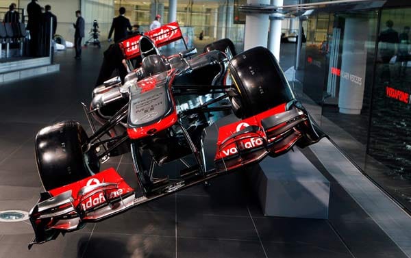Im Gegensatz zum vorgestellten Lotus besitzt der McLaren-Bolide auch in der Saison 2013 keine Knicknase.
