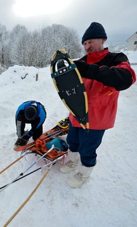 Polar-Profi Karl-Josef Metzmacher checkt die Ausrüstung.