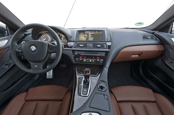 Die Liste mit aufpreispflichtiger Extra-Ausstattung ist lang. Für das Navi verlangt BMW 2760 Euro extra.