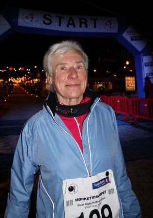 Hamburgerin Ingrid Meyer-Schall, Siegerin in ihrer Altersklasse, beim Polar-Halbmarathon in Norwegen.