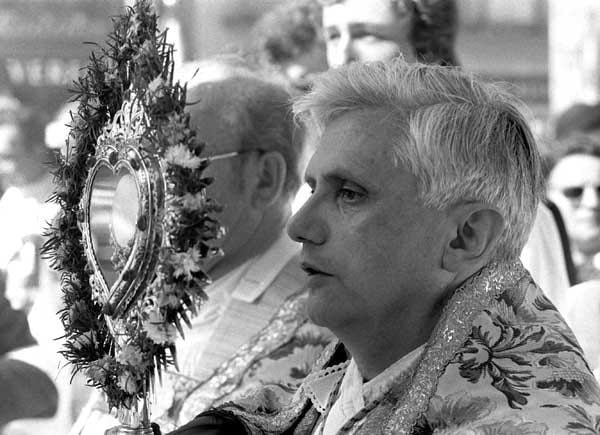 Papst Benedikt XVI. tritt zurück