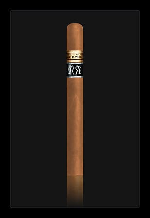 Das klassische Churchill-Format mit dem Produktionsnamen Julieta No.2 ist eine Ikone der im Jahr 1875 gegründeten Marke und verspricht durch ihre ganz speziellen und ausgesuchten Tabaken einen rauchigen Genuss.