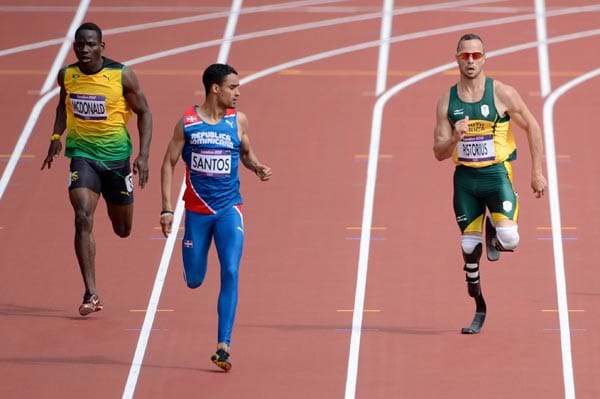 Pistorius nahm an drei Paralympics teil. 2004 in Athen, 2008 in Peking und 2012 in London. Insgesamt gewann er dabei sechs Goldmedaillen. 2012 in London startete für die 4-mal-400-Meter-Staffel Südafrikas er als erster beidseitig amputierter Athlet bei Olympischen Sommerspielen.