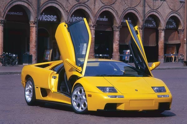 Mit der Entwicklung des Countach Nachfolgers Diablo begannen die Lamborghini Ingenieure bereits 1985. Erstes Entwicklungsziel: schnellstes Auto der Welt.