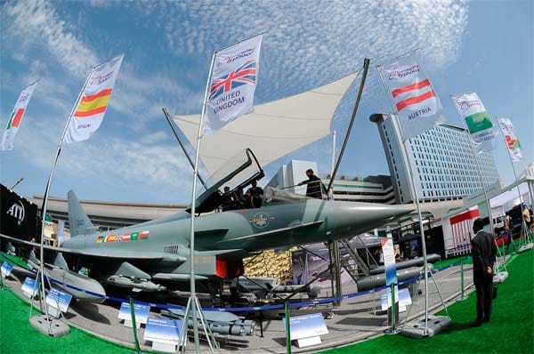 Militär: So wird auf der Idex unter anderem auch der Eurofighter Typhoon zum Kauf angeboten.