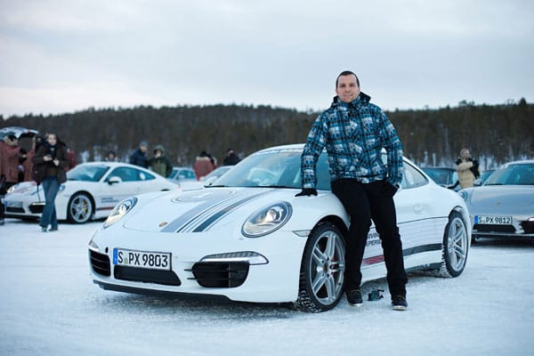 Unser Autor und Testfahrer Christian Sauer musste sich warm anziehen, um im hohen Norden Lapplands mit den verschiedenen Modellen aus der Porsche-Flotte quer zu treiben.