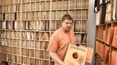 Die private Sammlung des Freiburgers Andreas Schmauder umfasst 35.000 bis 40.000 Schellackplatten. Sein Spezialgebiet: der europäische Jazz. Weitere 200.000 Stück bietet er in seinem Schellackplattenantiquariat Phonopassion zum Verkauf.