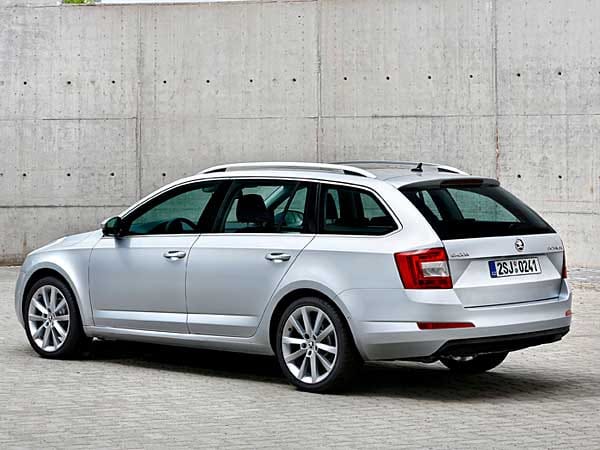 Angeboten werden die gleichen Motoren wie in der Limousine: Zur Wahl stehen je vier Benzin- und Dieselmotoren mit 86 PS bis 180 PS. Angeboten werden die gleichen Motoren wie in der Limousine: Zur Wahl stehen je vier Benzin- und Dieselmotoren mit 86 PS bis 180 PS.