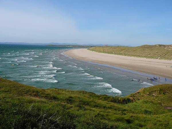 Ruhe, Stille und einsame Sandstrände mit kräftigem Wind sollten Urlauber mögen, die nach Bundoran an der Nordwestküste Irlands reisen.