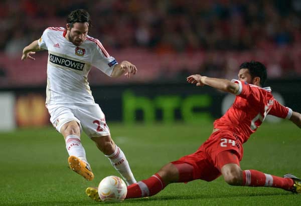 Im Hinspiel kassierte der Bundesliga-Dritte aus Leverkusen eine unglückliche 0:1-Heimniederlage. Können Gonazalo Castro (li.) & Co. den Spieß bei Benfica Lissabon umdrehen?