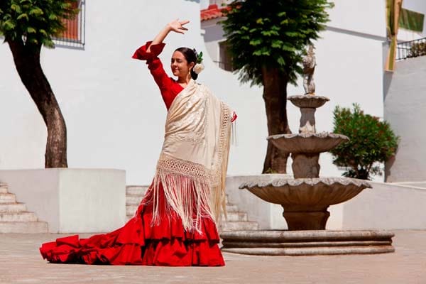 Entstanden ist der Flamenco aus der Kultur der Sinti und Roma, die Ende des 15. Jahrhunderts als Nomaden aus Indien und Pakistan auswanderten, um im Süden Spaniens sesshaft zu werden.