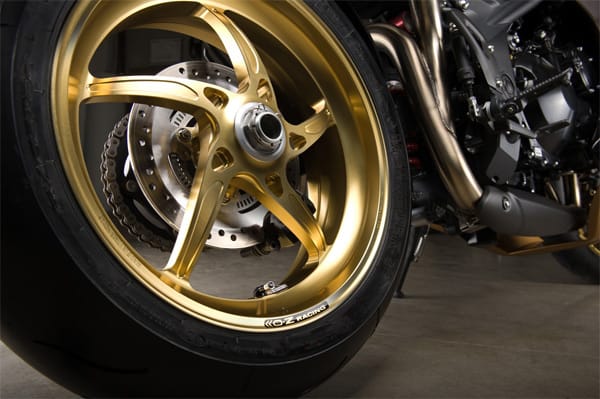 Die golden lackierten Felgen der Vilner Custom Bike Bulldog überzeugen auch bei näherer Betrachtung.