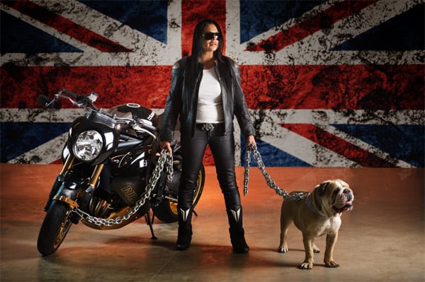 Die Vilner Custom Bike Bulldog zerrt garantiert noch um einiges heftiger an der Kette als der Hund.