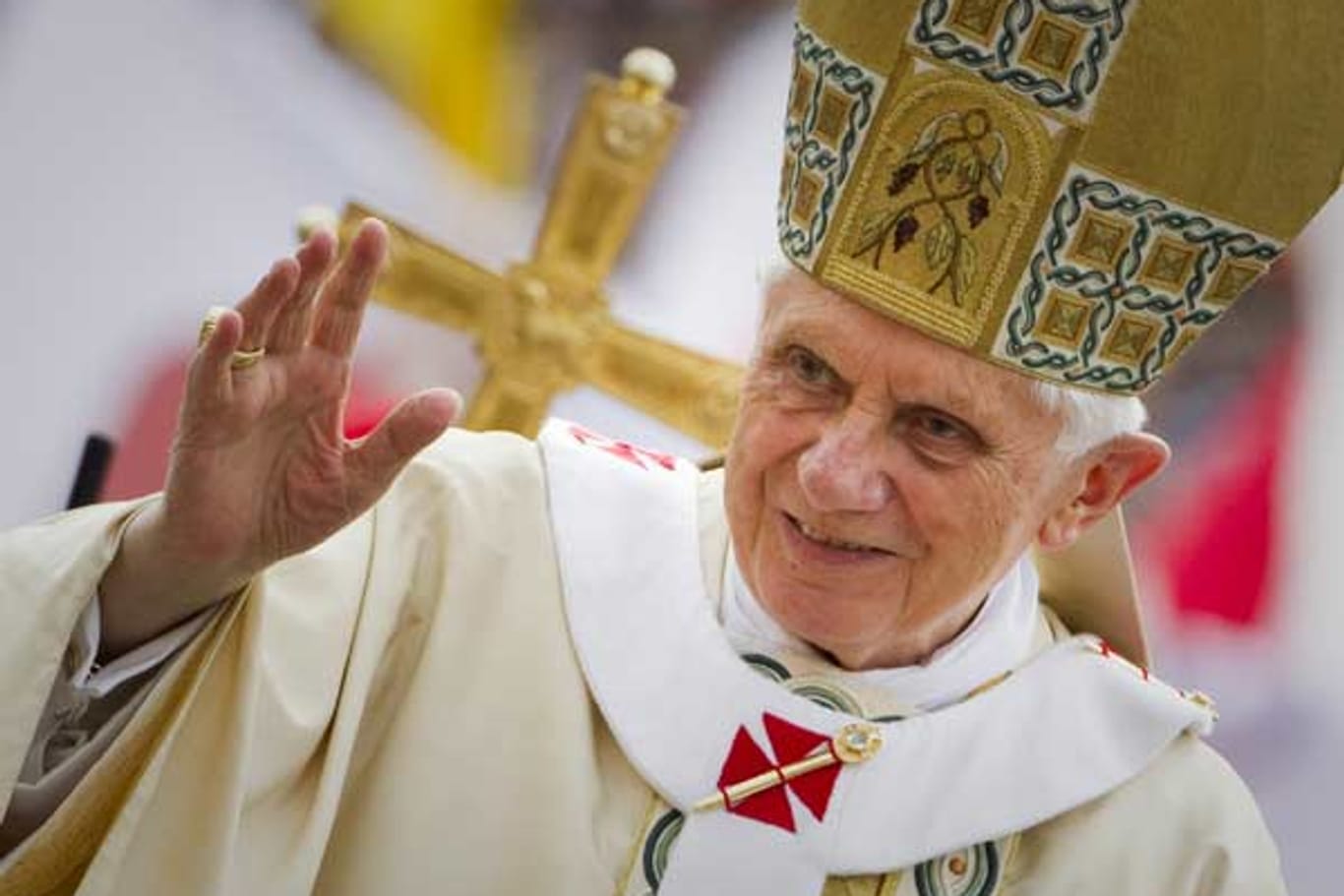 Nach dem Rücktritt von Papst Benedikt XVI, stürmen viele Touristen nach Rom.