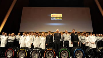 Pirelli hat für die Saison 2013 neue Formel-1-Reifen entwickelt. Für trockene Bedingungen gibt es vier verschiedene Gummi-Mischungen. Die neuen Pneus sollen noch schneller auf Temperatur kommen, bauen aber auch viel schneller als bisher ab. Rennstrategen sind gefragt - und Fahrer mit Feingefühl. t-online.de erklärt die Mischungen und die Farbgebungen.