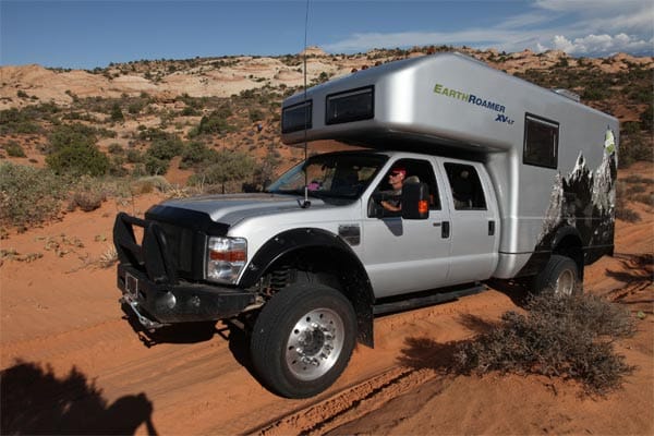 EarthRoamer zählt in den USA zu den bekanntesten Spezialanbietern für Expeditionswohnmobile. Für den Einsatz im Gelände wie gemacht ist der EarthRoamer XV-LT.