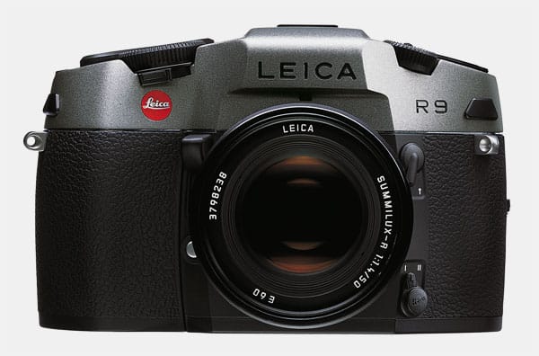 1976 wurde die Leicaflex-Familie von der R3 abgelöst, die in Kooperation mit Minolta entstand. Das R-System wurde bis 2009 stetig weiterentwickelt. Die R9 (Bild) war das letzte Modell der 35-mm-Leica-SLRs.