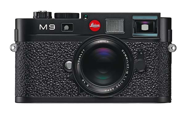 Mit der "M9" bietet Leica 2009 ambitionierten Fotografen die kleinste Vollformat-Systemkamera der Welt an. Die schicke Leica kostet rund 6000 Euro - ohne Objektiv.