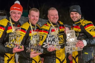 Mit dem "TV Total"-Team mit Manuel Machata, Felix Loch und Steffen Henssler hat Stefan Raab bei der "Wok WM" in Oberhof seinen Titel im Vierer-Wok verteidigt.