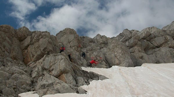 Peaks of the Balkans Trail: Wegmarkierung in alpinen Regionen.