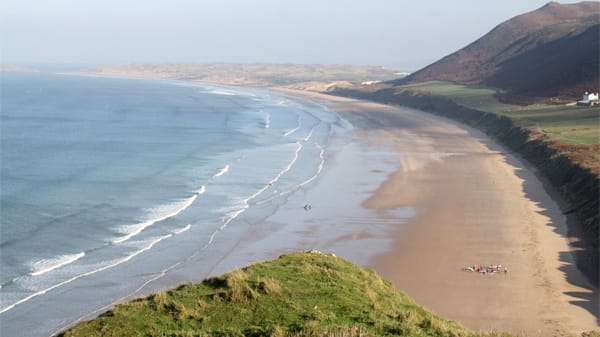 Strand auf der Halbinsel Gower bei Swansea, Wales.