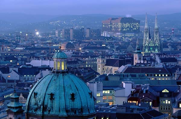 Wien ist immer eine Reise wert und auch ein Tag reicht schon aus, um sich einige der schönsten Sehenswürdigkeiten der Stadt anzusehen.